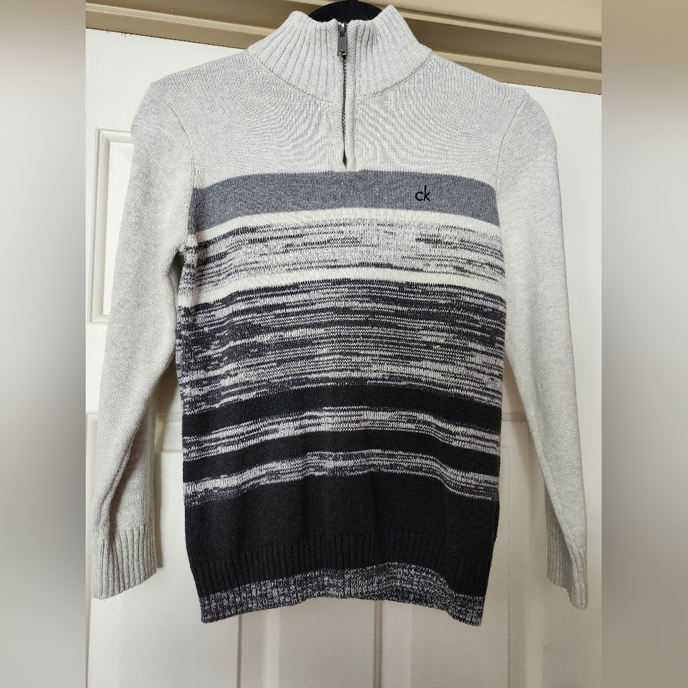 Calvin Klein Jeans Boys 1/4 Zip Mock Neck Gray stripped knitted sweater size M